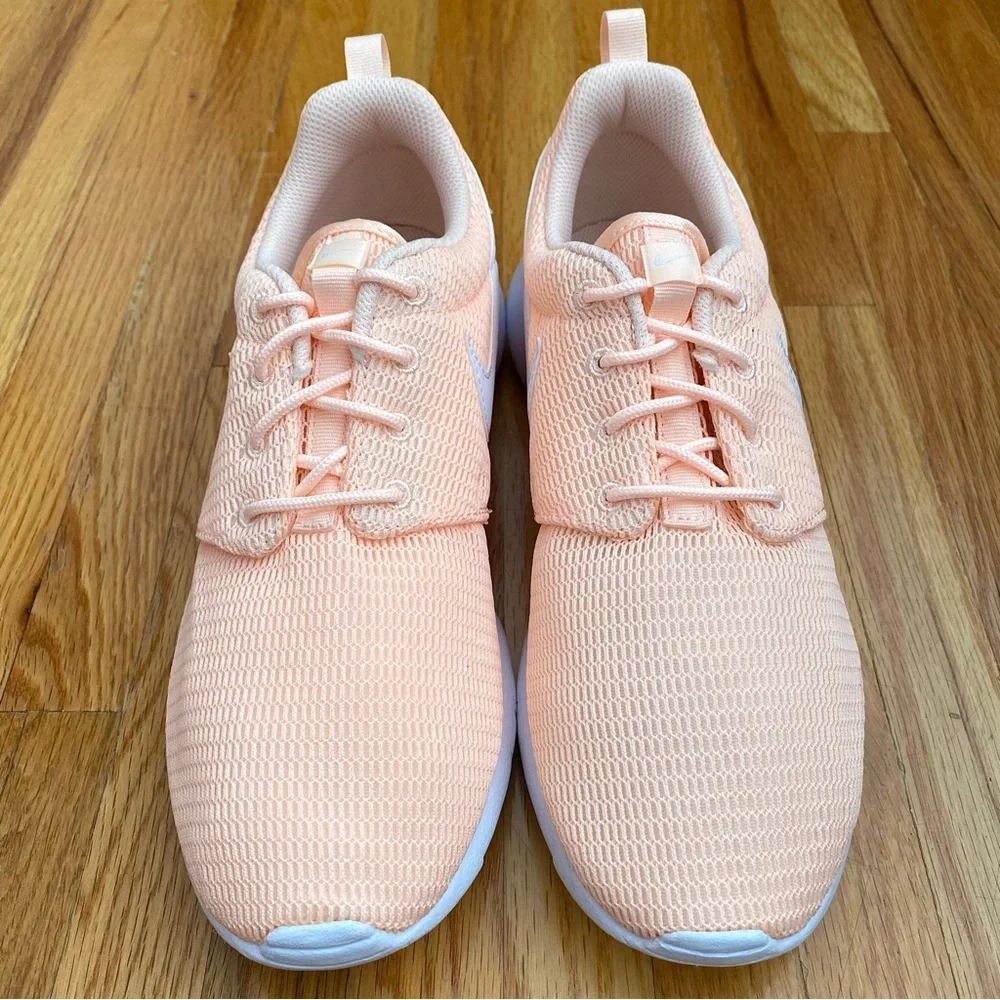Nike Roshe One Women’s Sneakers